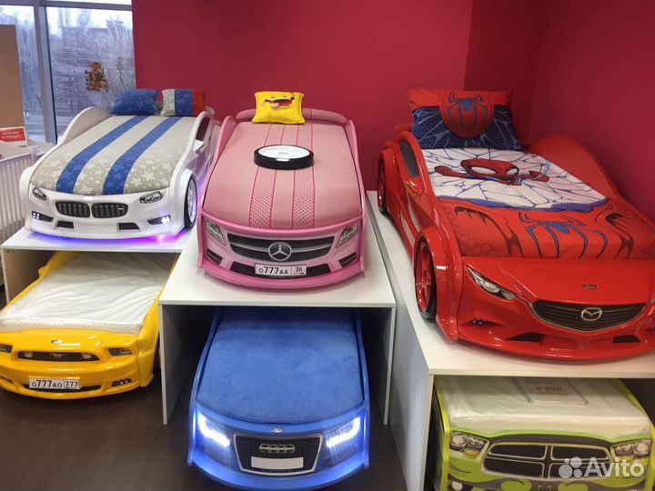 Детская кровать машина