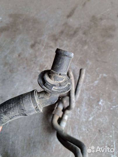 Патрубок охлаждения Mercedes W211