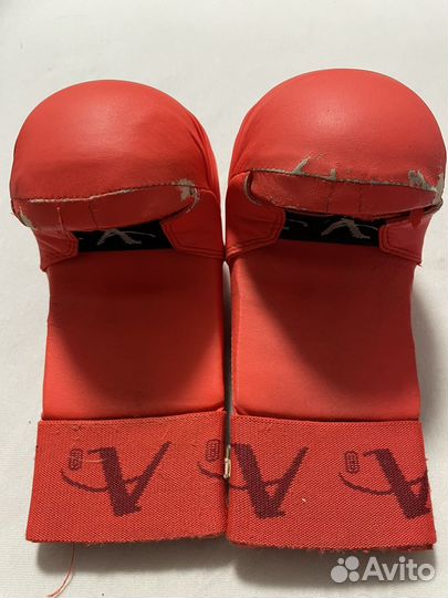 Красные накладки на руки для каратэ Arawaza