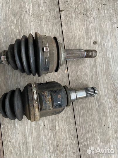 Привод передний правый Toyota Auris E150 1ZR-FE