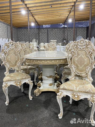 Стол и стулья