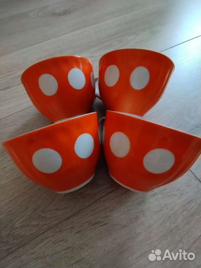 Набор чашек с блюдцами