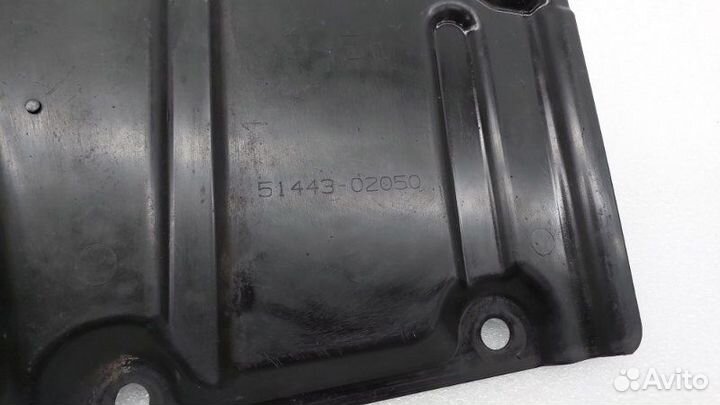 Пыльник двигателя правый Toyota Corolla E180 1nrfe