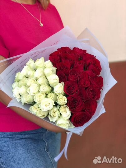 Букет из 51 розы в виде сердца