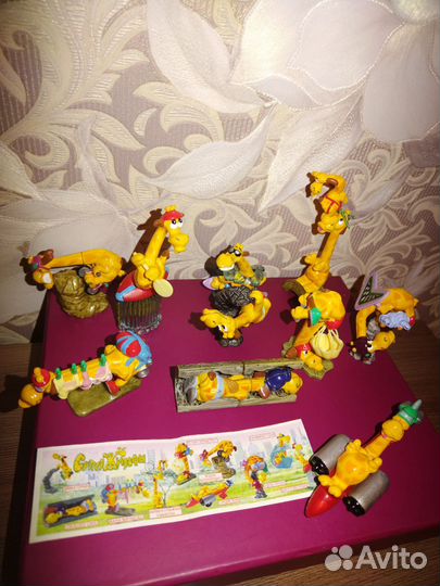 Серия игрушек киндер-сюрприз супержирафы