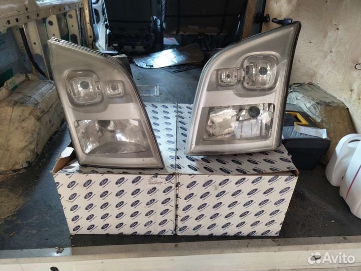 Фара левая и правая Ford tranzit 06-13