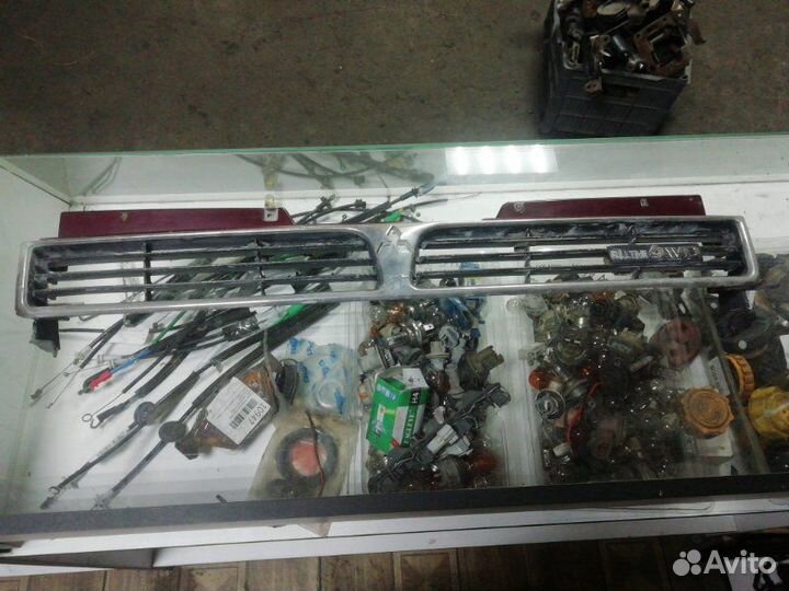 Решетка радиатора Mitsubishi Chariot N44W 4G64