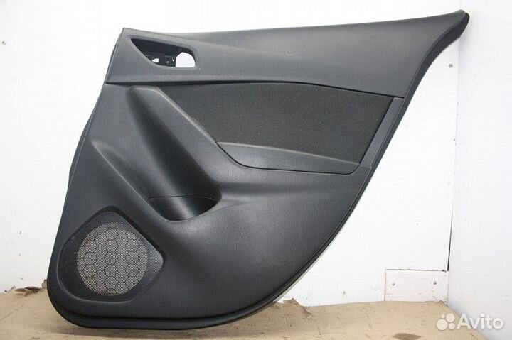 Обшивка двери задней правой mazda 3 (BM) 2013- 201