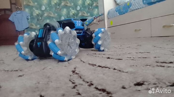 Машинка на пульте управления