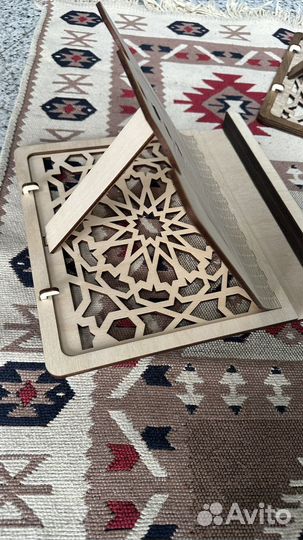 Настольная подставка для книги, Корана