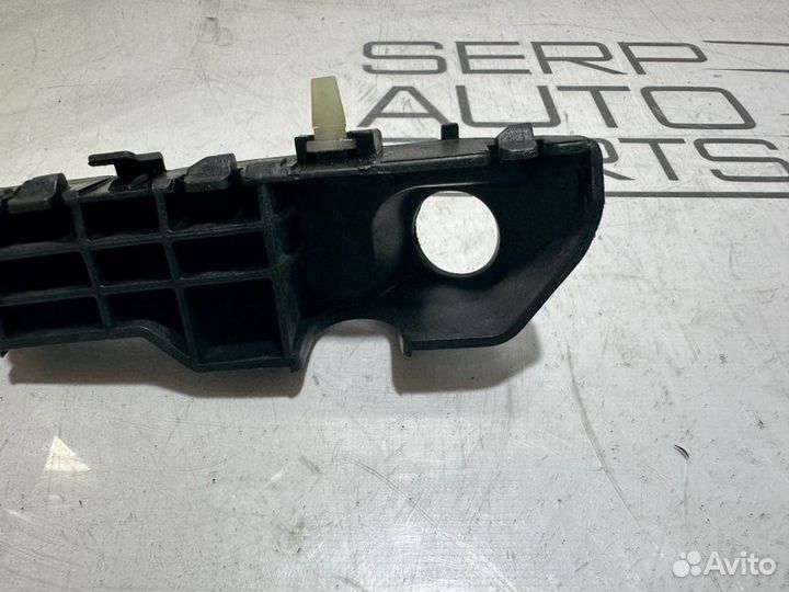 Крепление бампера переднее правое Kia Ceed JD D4FB