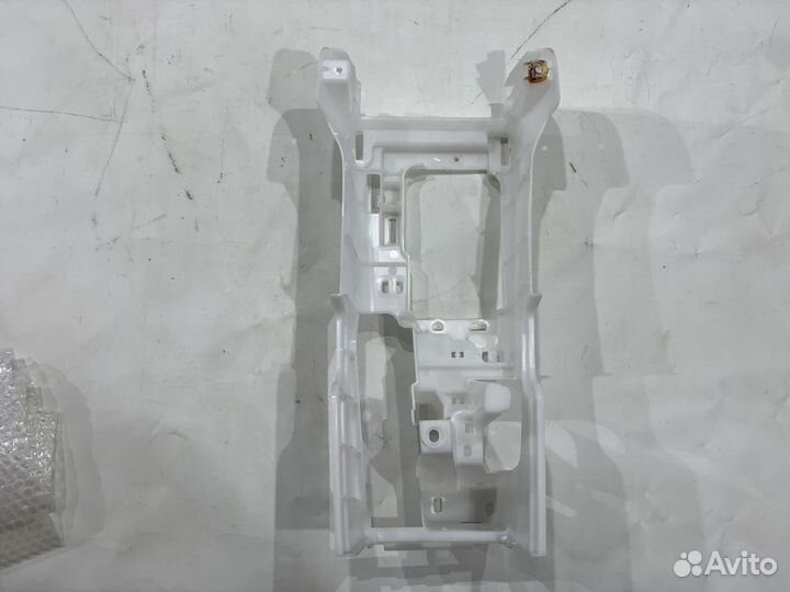 Основание центральной консоли Mitsubishi Outlander