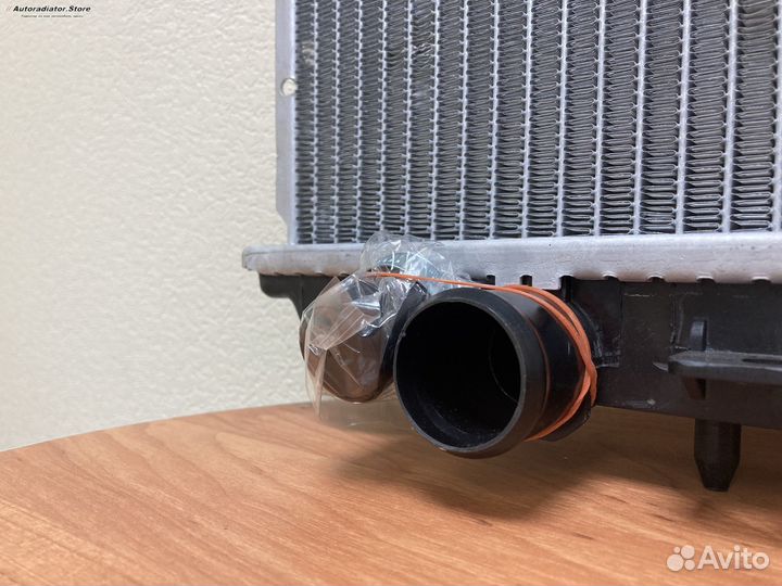 Радиатор охлаждения Вольво S40