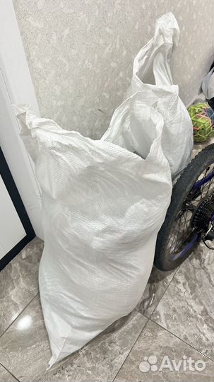 Кож.куртка и 2 мешка одежды для мальчика