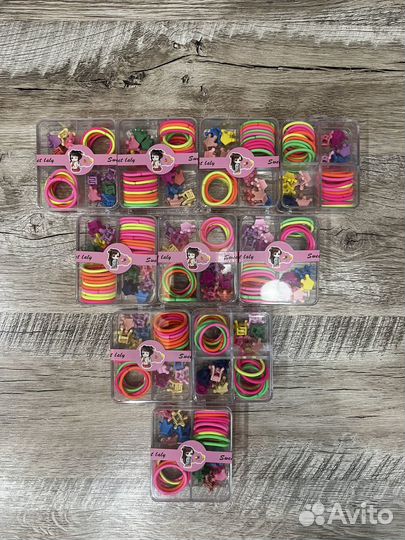 Пакетом Набор резинок и заколок в коробочке