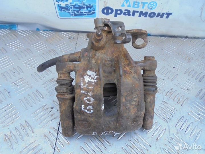 Суппорт задний Volkswagen Golf 3 1.8