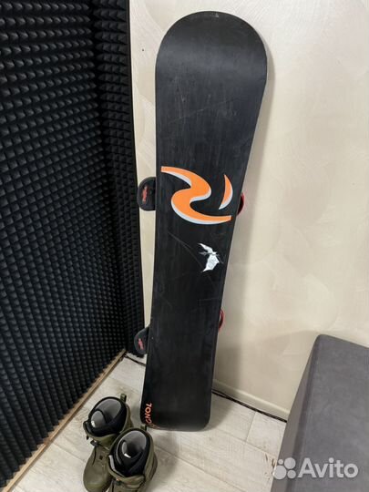 Сноуборд с креплением и ботинками