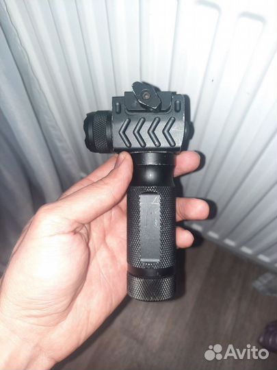 Рукоятка тактическая с фонарем