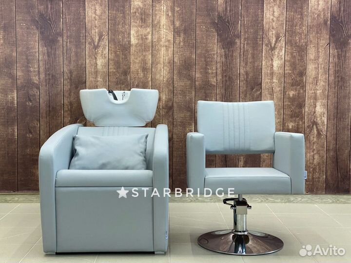 Парикмахерская мойка и парикмахерское кресло