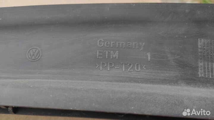 Воздуховод радиатора верхний VW Passat B6