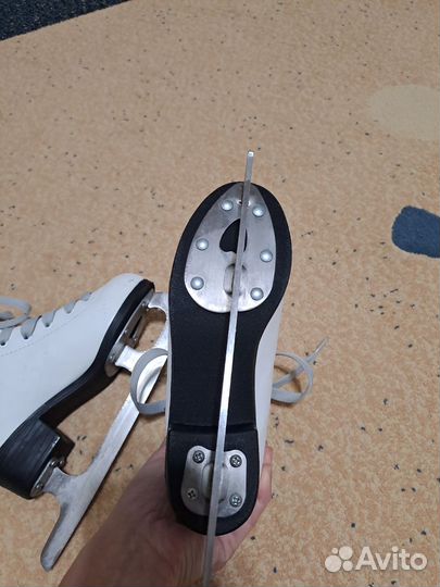 Коньки фигурные