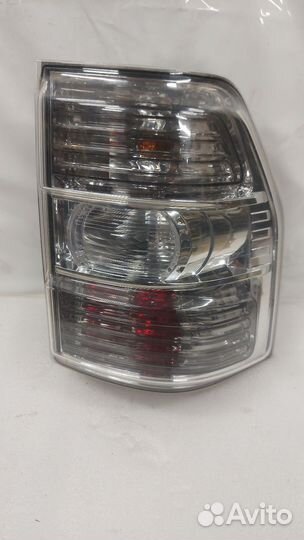 Фонарь задний правый mitsubishi pajero 4