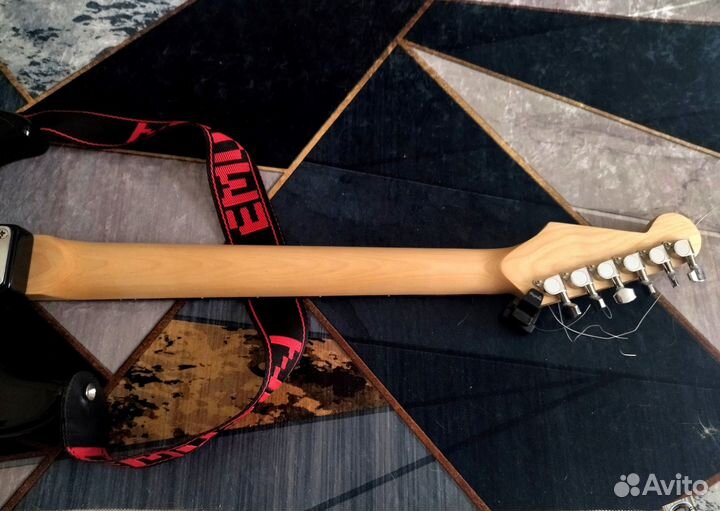 Электрогитара