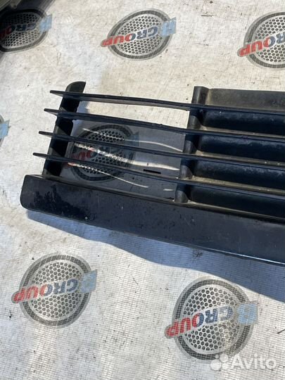 Декоративная решётка бампера 51118165144 бмв