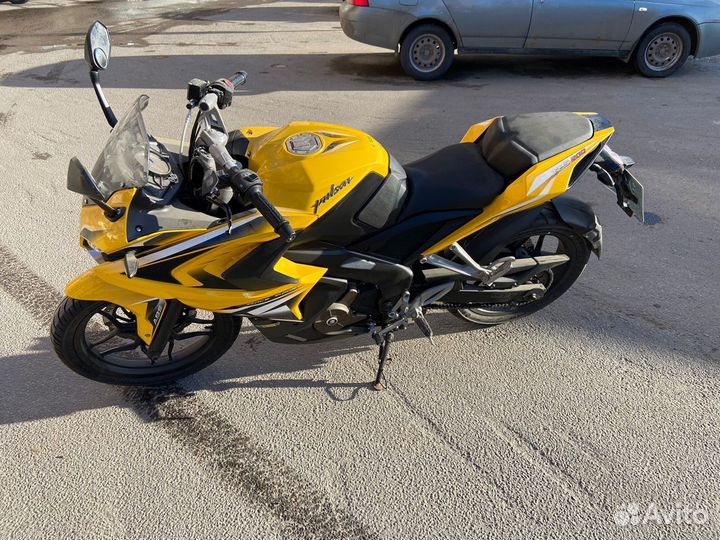 Bajaj Pulsar RS 200