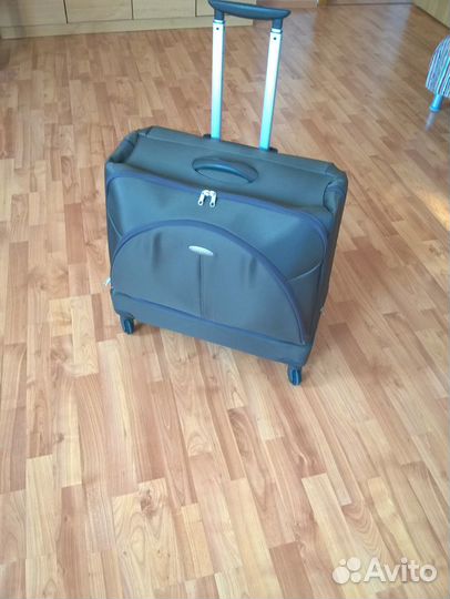 Чемодан фирмы «Samsonite»