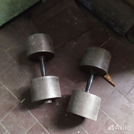 Набор гантелей