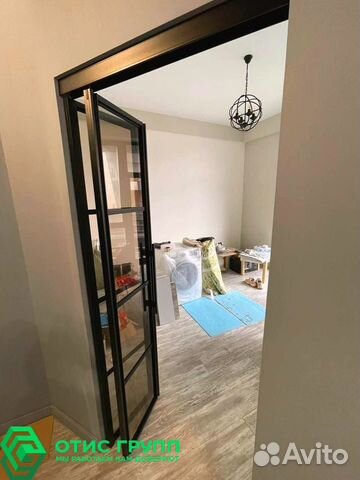 Стеклянная перегородка дверь книжка