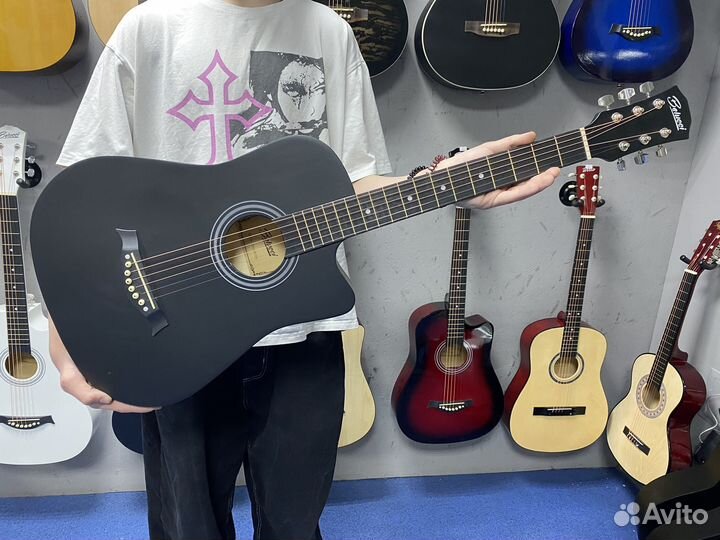 Гитара новая чёрная