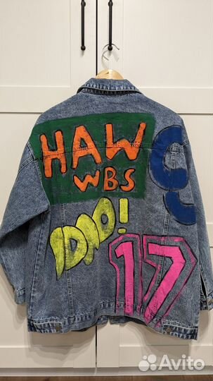 Джинсовка с ярким рисунком ioro