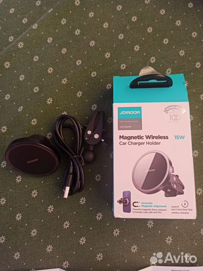 Держатель для телефона с беспроводной зарядкой