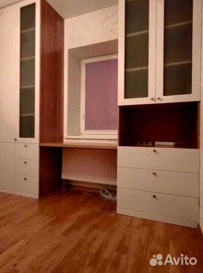 Рабочая зона в углу у окна