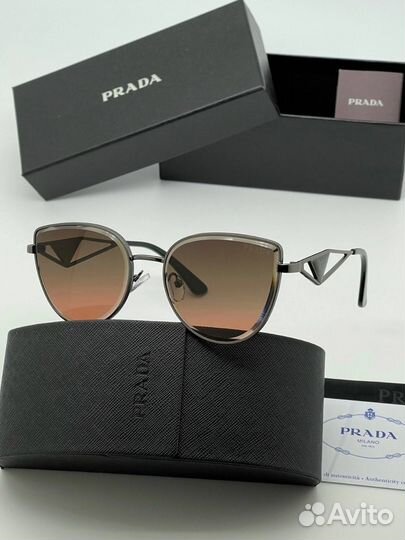Солнцезащитные очки prada