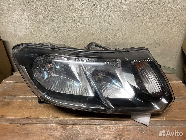 Фара правая Рено Логан 2 Сандеро 2 с 2014-2018г