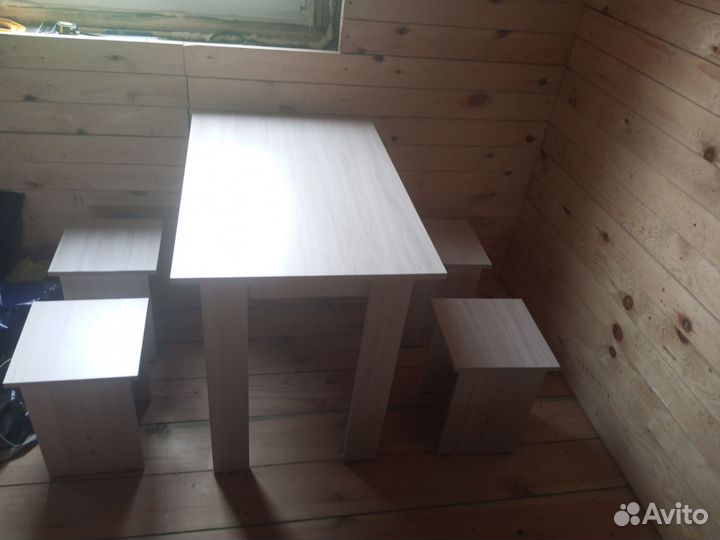 Стол+4 табурета