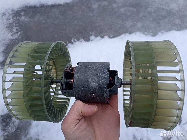 Моторчик печки bmw e32 e34 Bosch оригинал