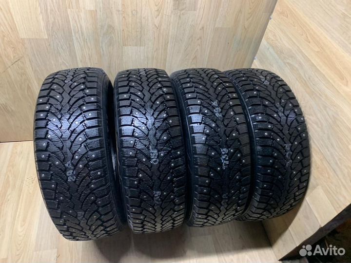 Pirelli Formula Ice 215/60 R16 99T
