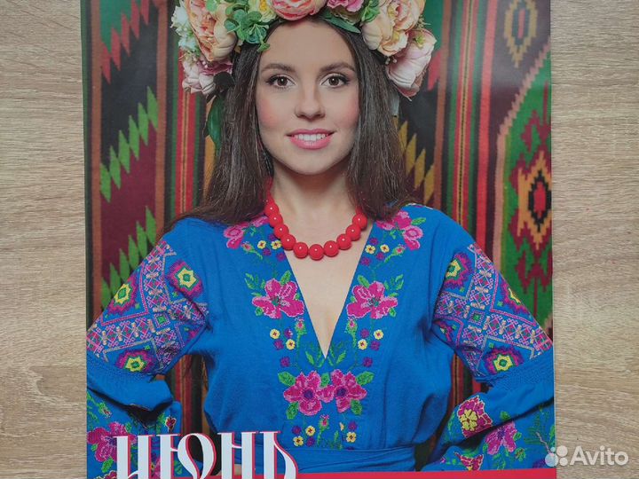 Новый настенный календарь с девушками на 2022 год