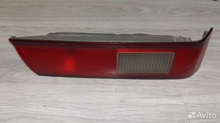 Задний внутренний левый фонарь