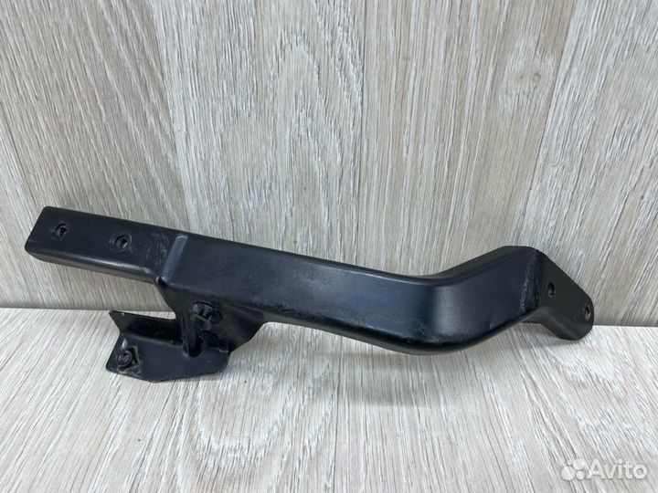 Кронштейн фары передний левый Mercedes-Benz