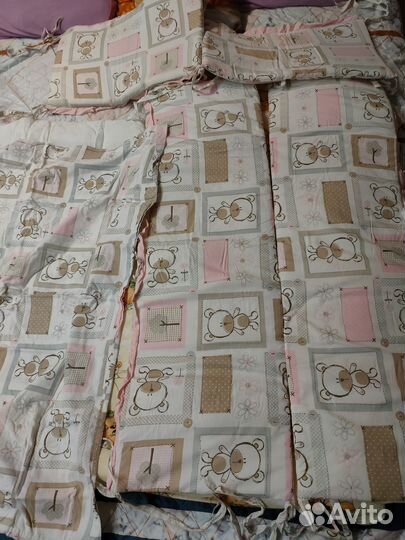 Детская кроватка с мягким комплектом