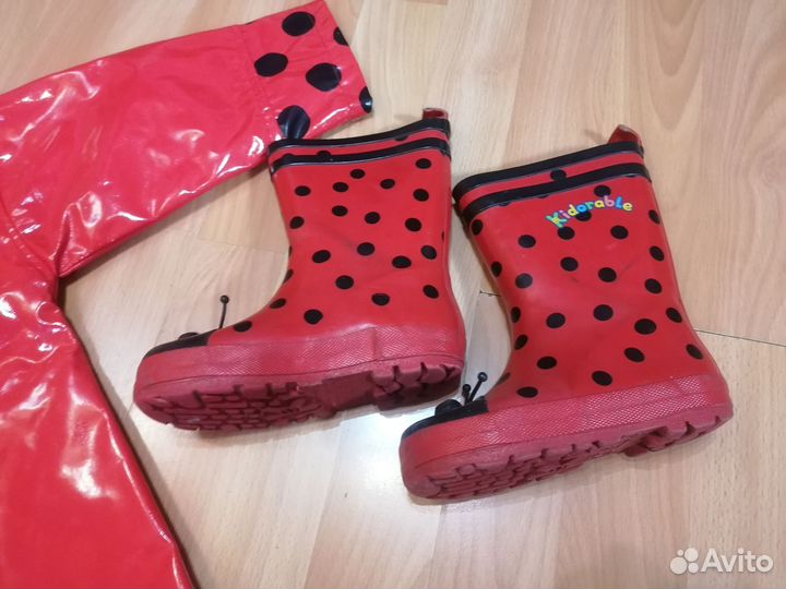 Плащ и сапоги резиновые