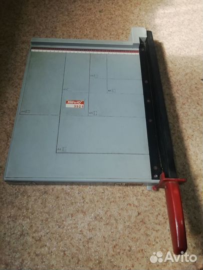 Сабельный резак для бумаги