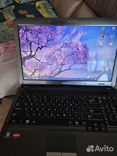 Ноутбук Samsung r525
