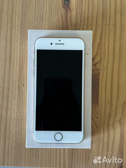 Телефон iPhone 8