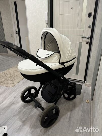 Коляска детская Verdi Mirage (3 в 1, белая)